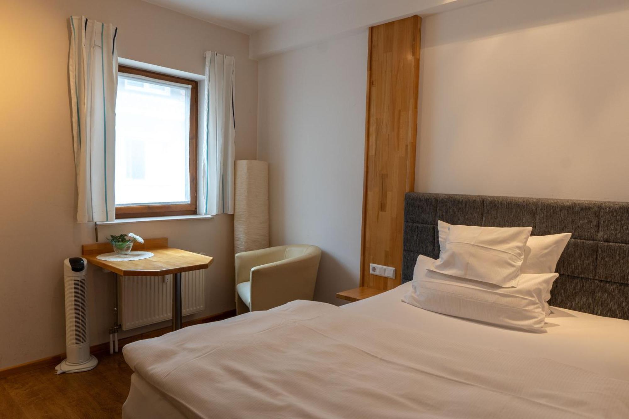 Warum ins Hotel Neckarsulm Exterior foto