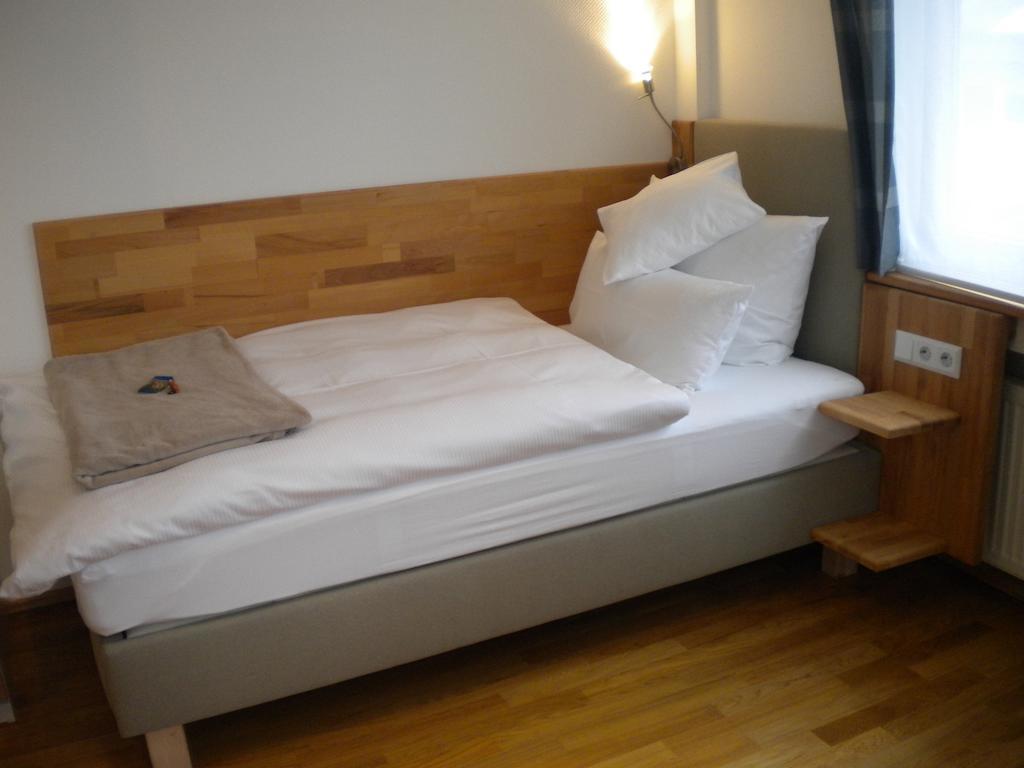 Warum ins Hotel Neckarsulm Exterior foto
