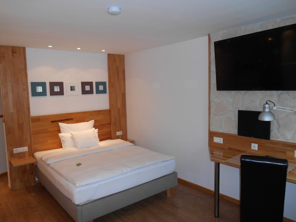 Warum ins Hotel Neckarsulm Exterior foto